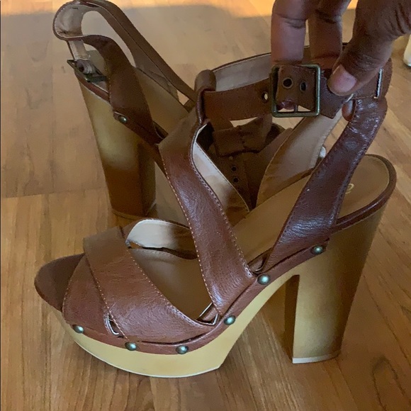 Heels - Picture 2 of 2